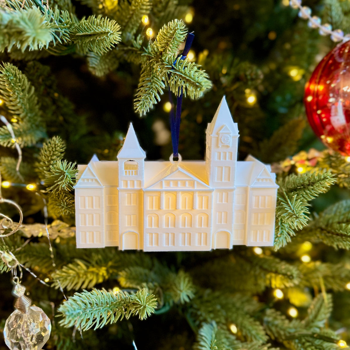 Front view of the Samford Hall ornament for Auburn alumni and college students.