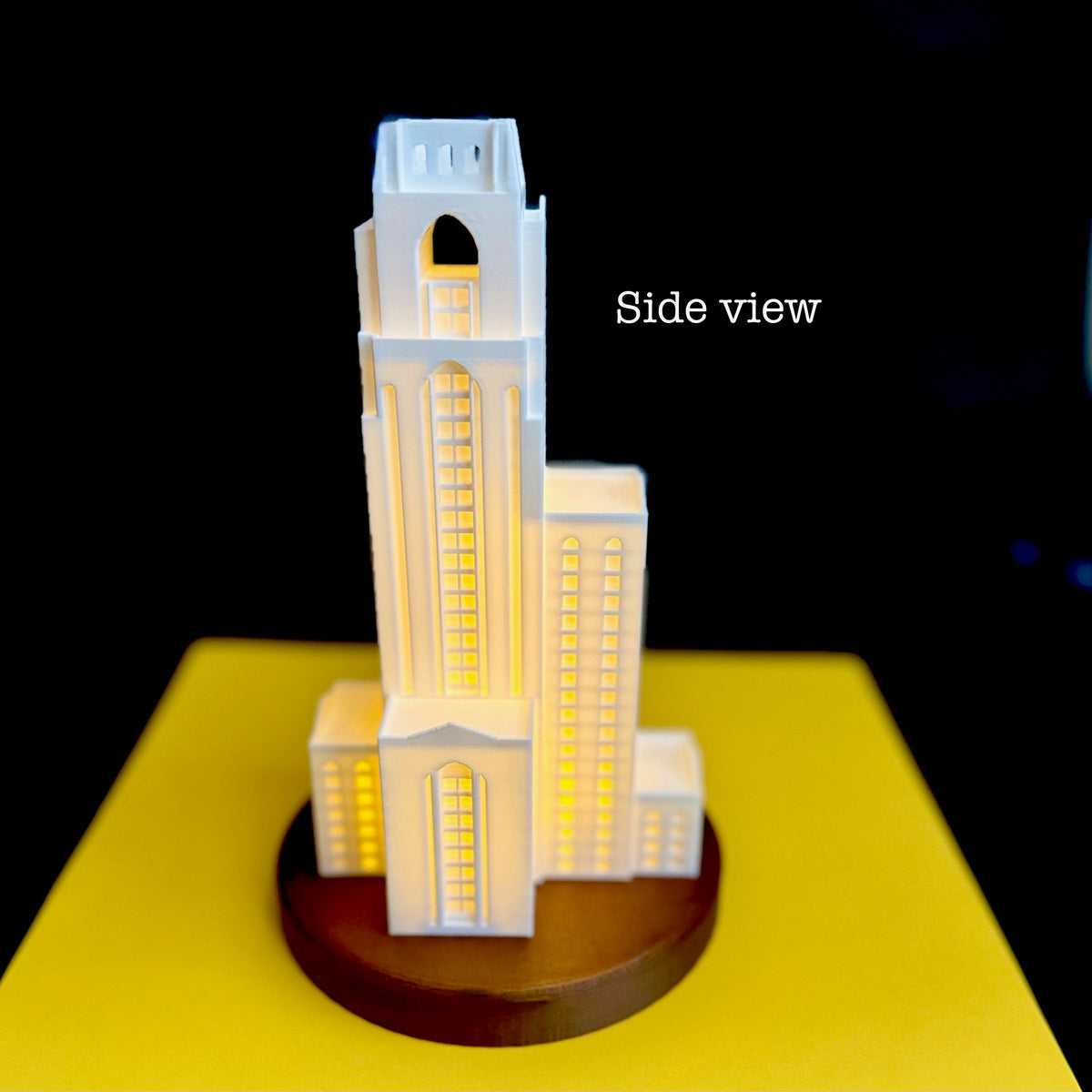 Side view of the Pitt Cathy lamp, used as a graduation giftf for Pittsburgh students.