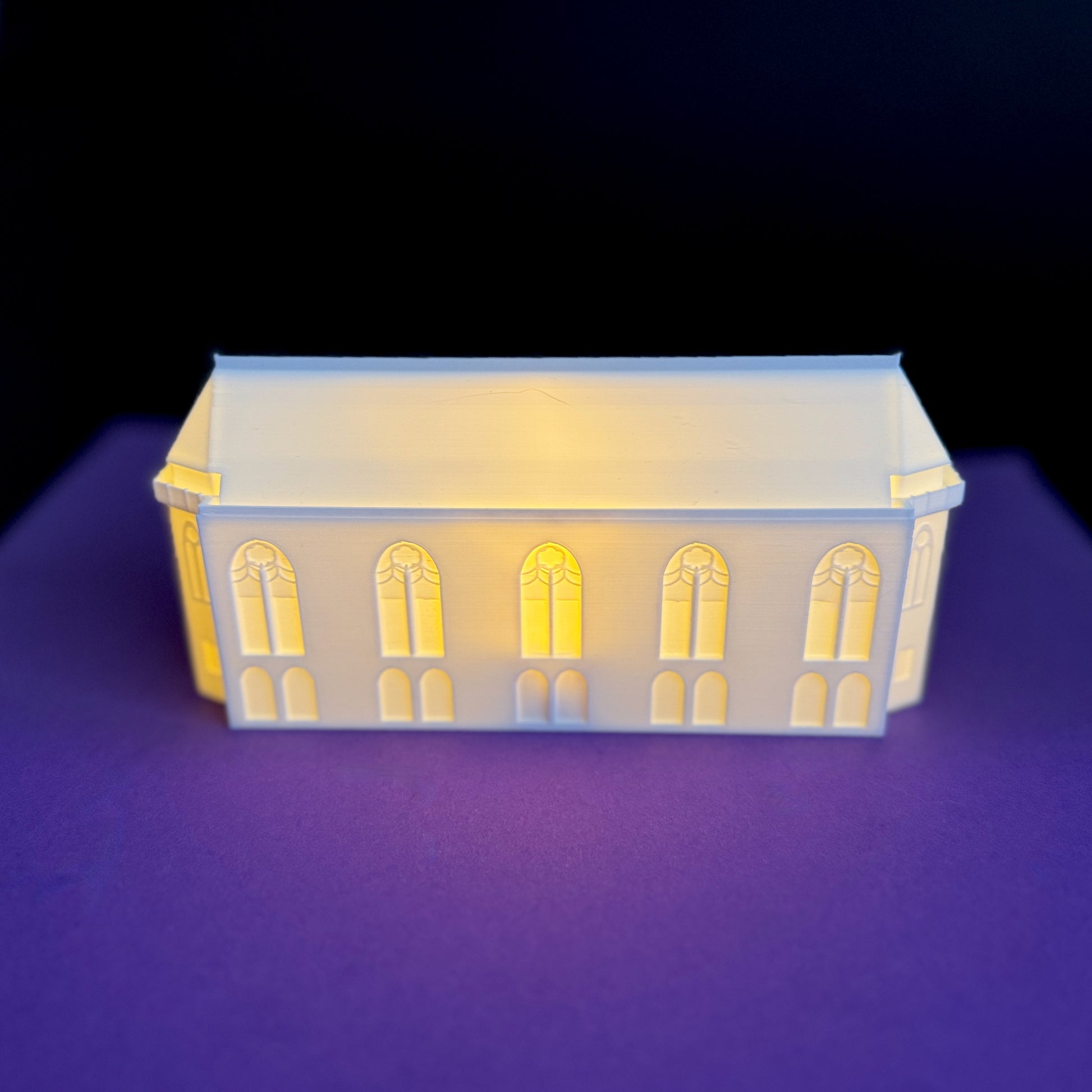 Husky-themed Suzzallo Library model with LED light – perfect gift for UW alumni or incoming freshmen