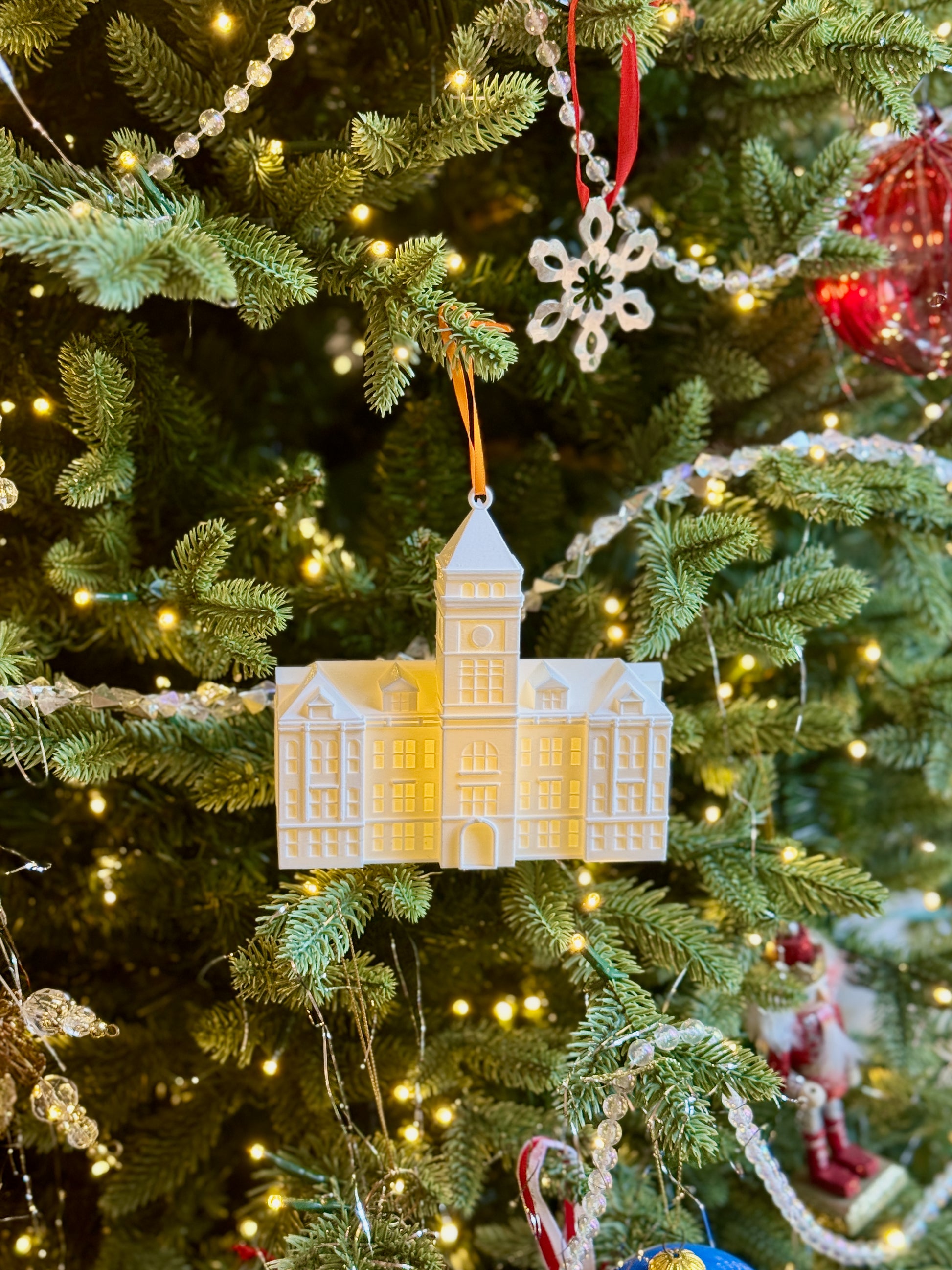 The led lighted ornament of Tillman Hall for Clemson students.