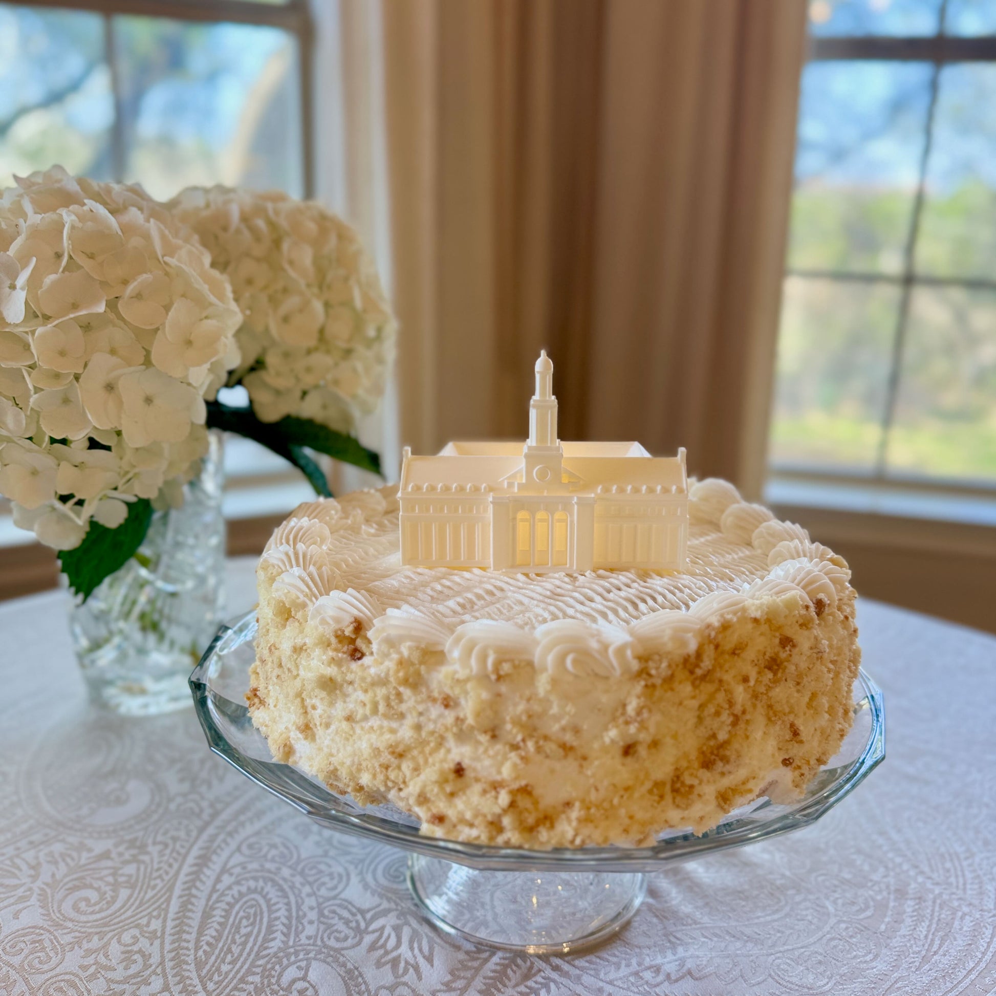 The Oklahoma State cake topper light, shown on a graduation cake at a party.