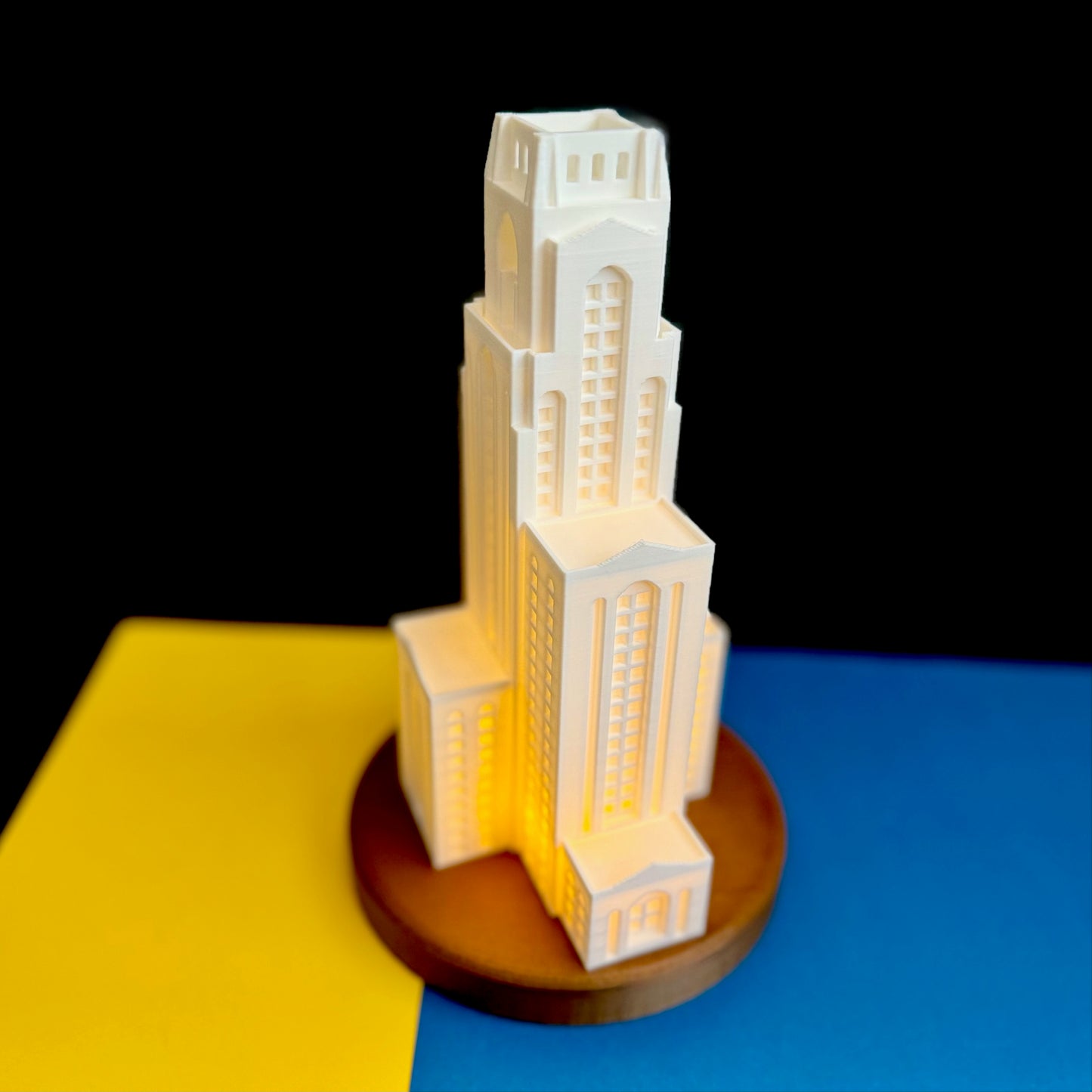 The Pitt Panthers gift, a lamp designed in honor of the Cathedral of Learning.