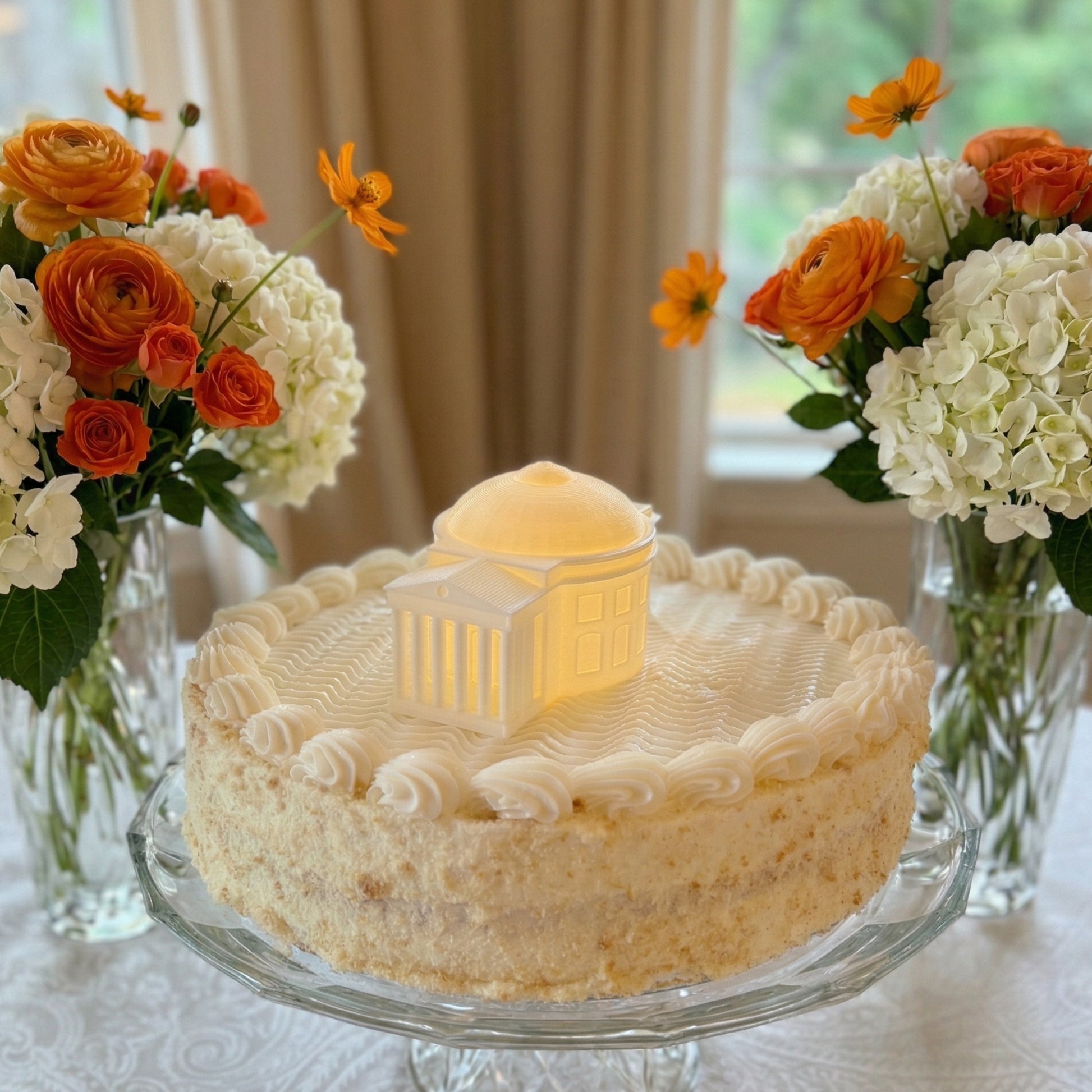 The UVA cake topper light, designed as the UVA Rotunda and shown on a graduation cake or groom's cake.