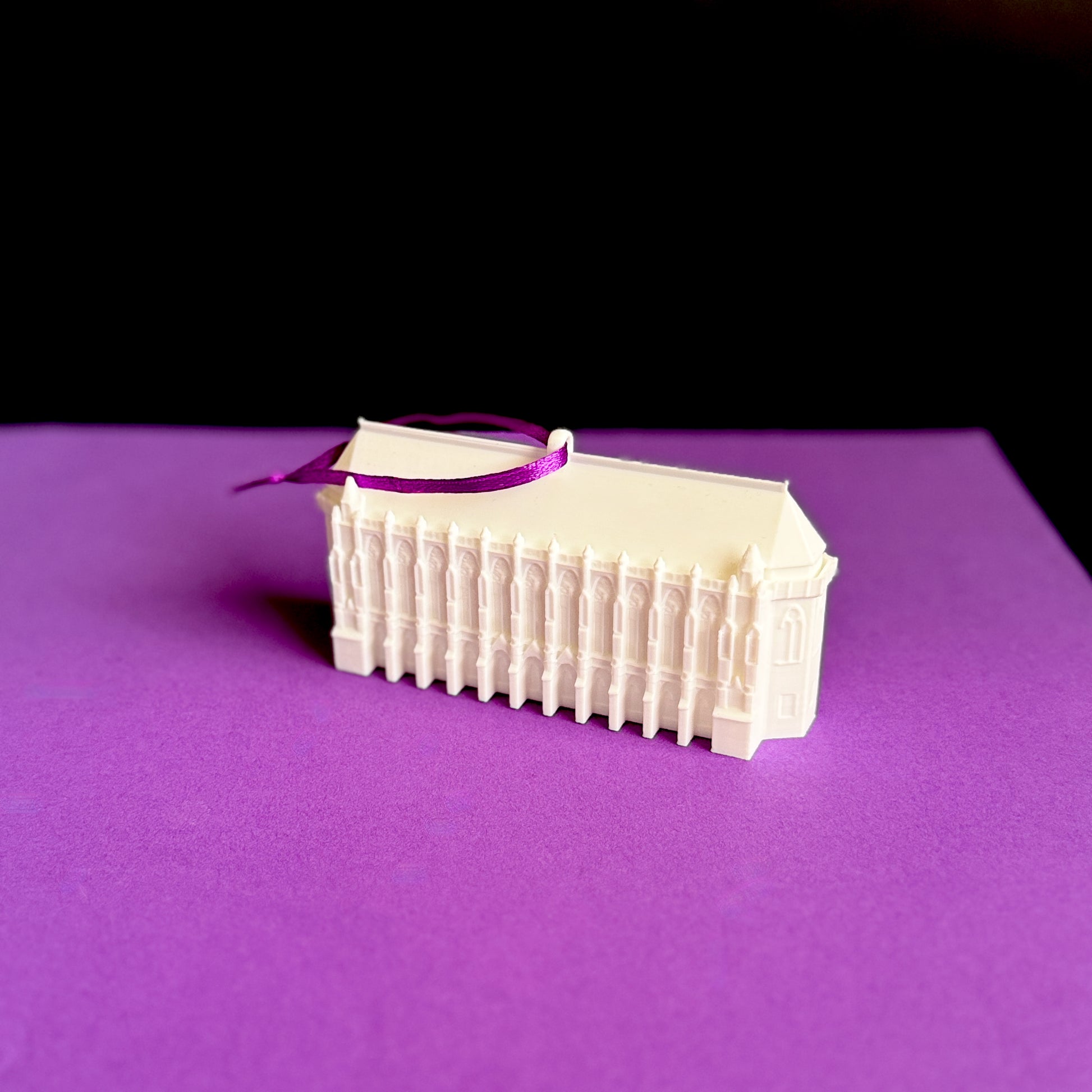 University of Washington Suzzallo Library ornament featuring a detailed replica of the iconic campus building, perfect for students, alumni, and fans.