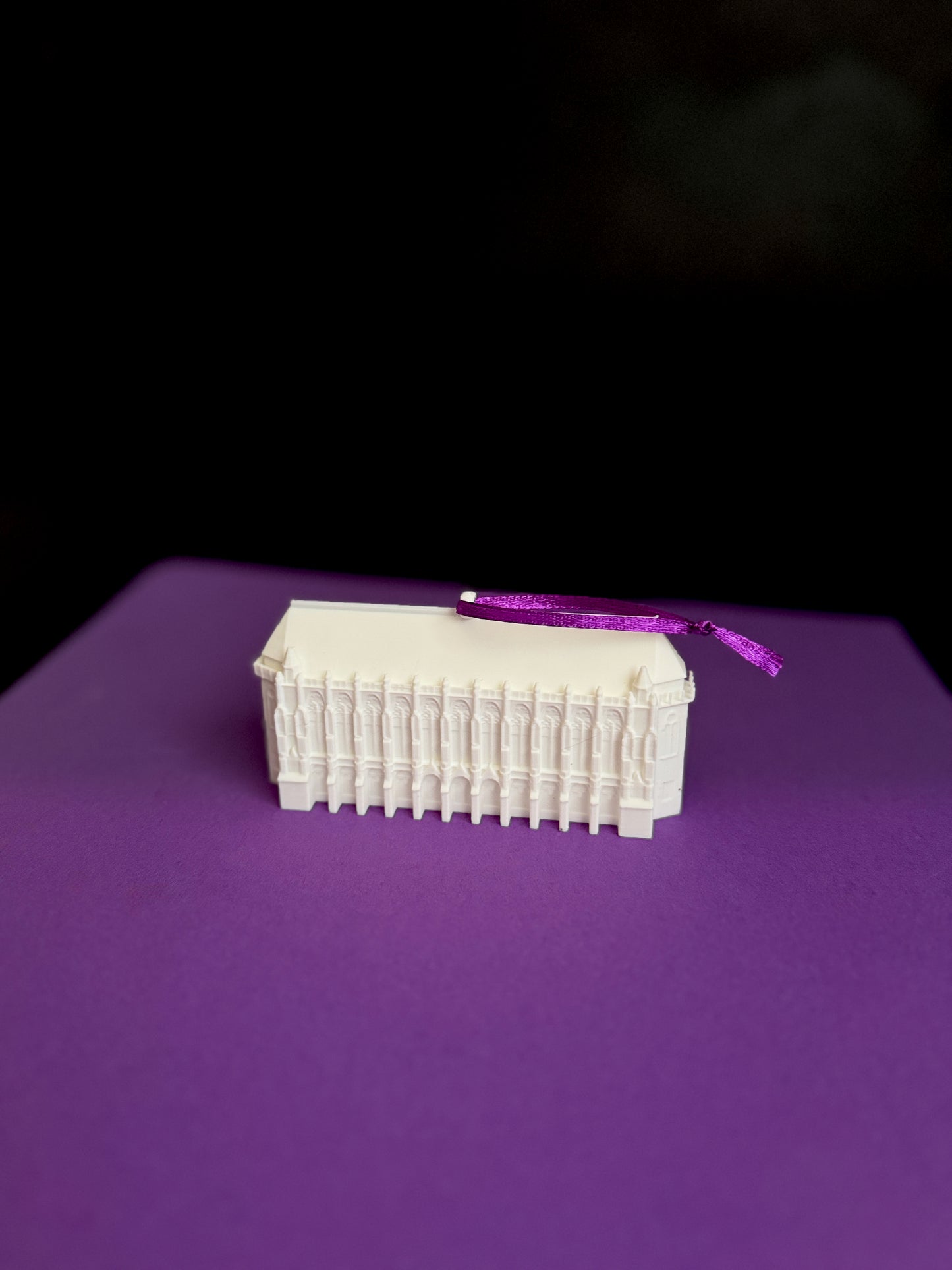 UW ornament for Washington alumni designed as Suzzallo Library.