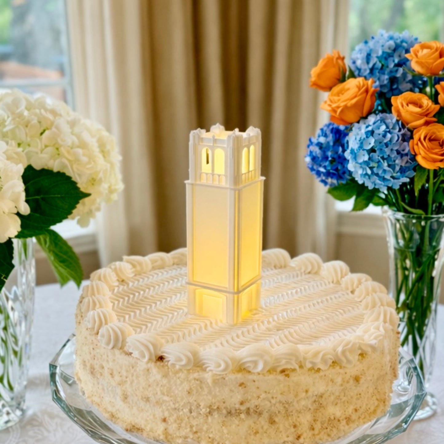 The University of Florida cake topper with LED light, designed as a replica of the Century Tower building on the Gainesville campus and shown on a graduation cake or wedding cake.