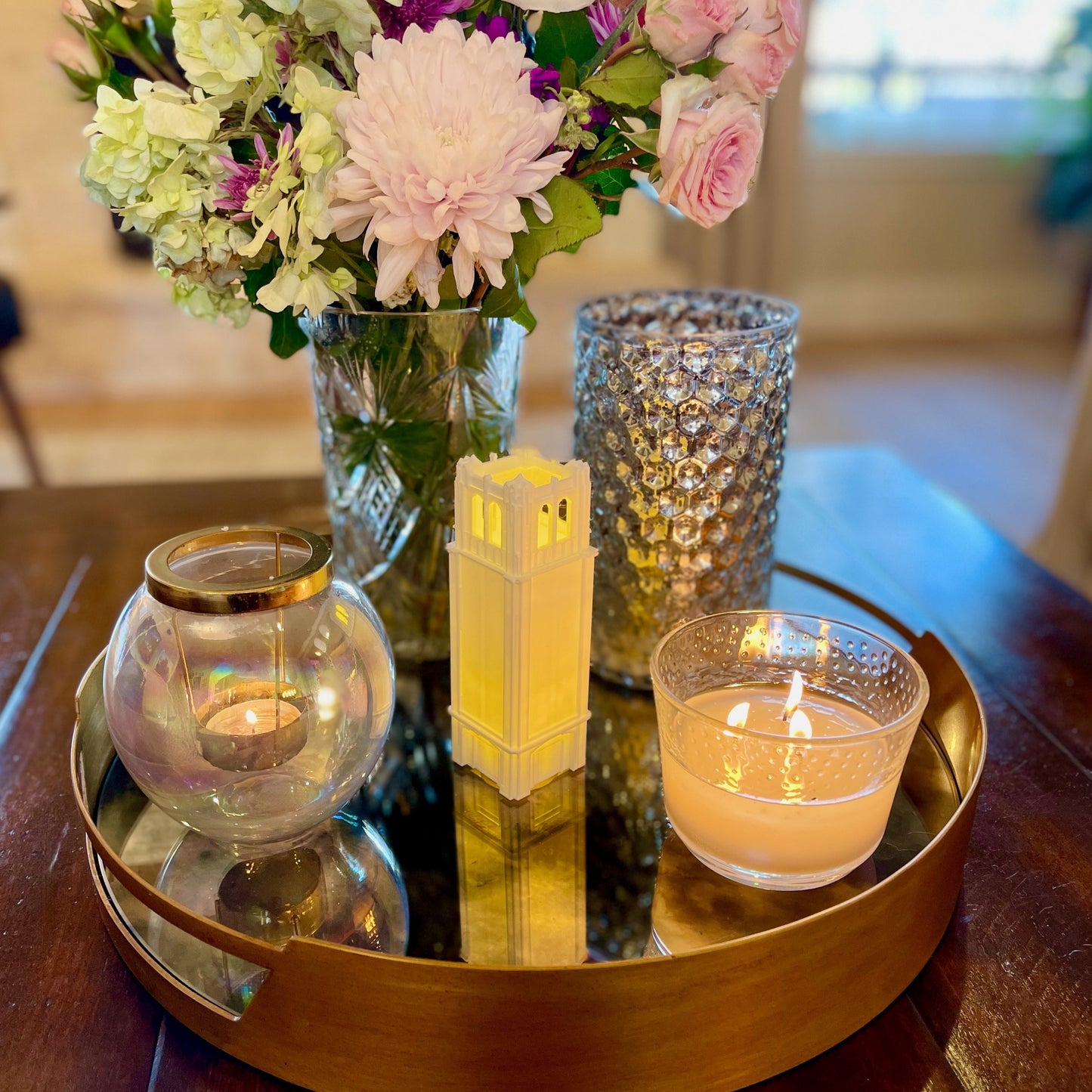 The lighted University of Florida office decor item, displayed on a dorm room tray.