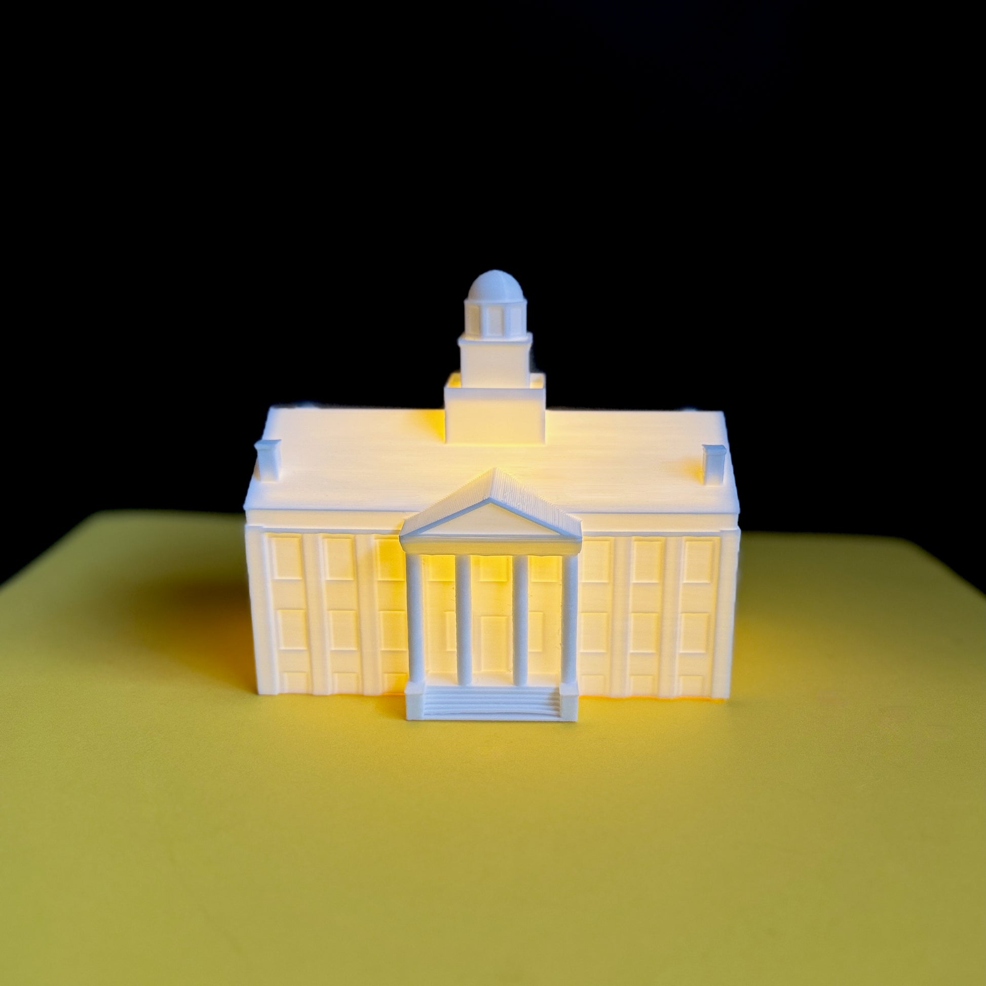 Glowing University of Iowa Old Capitol replica – perfect gift for Hawkeyes fans, alumni, or grads