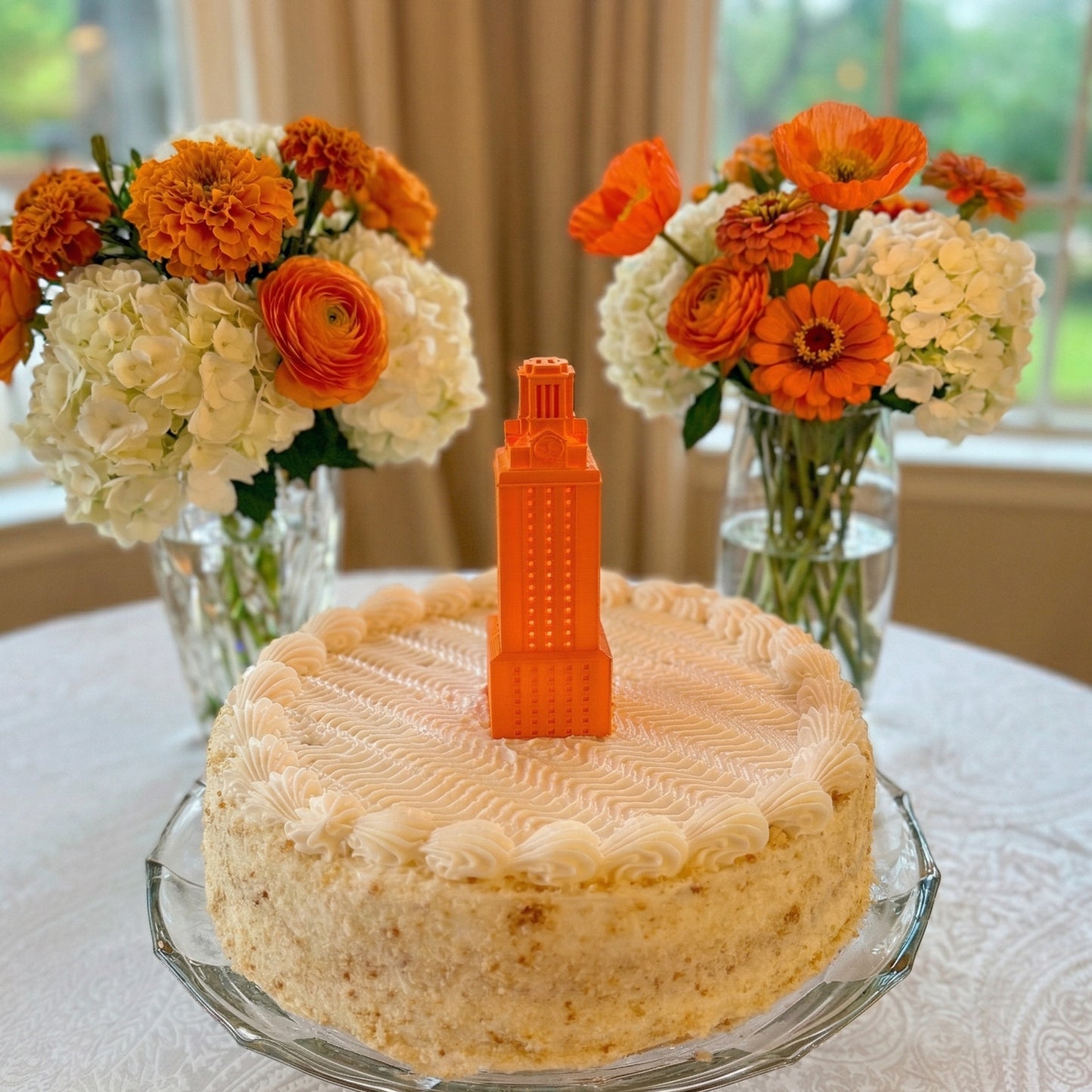 Our UT Tower cake topper light comes in orange and is ready to decorate a University of Texas graduation cake or also as Texas Longhorns decor for a party!