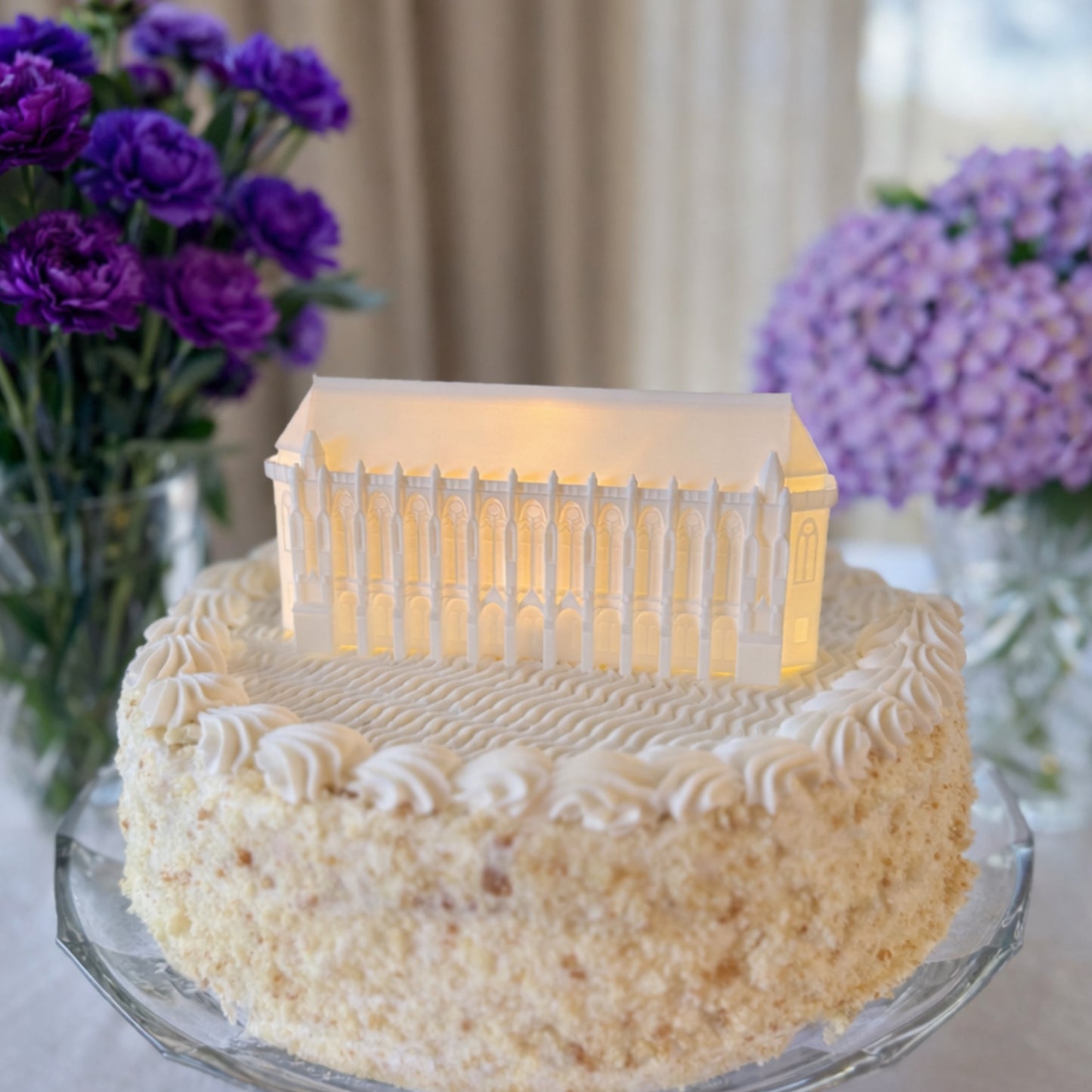 University of Washington cake topper light designed as the Suzzallo Library building and shown on a graduation cake.
