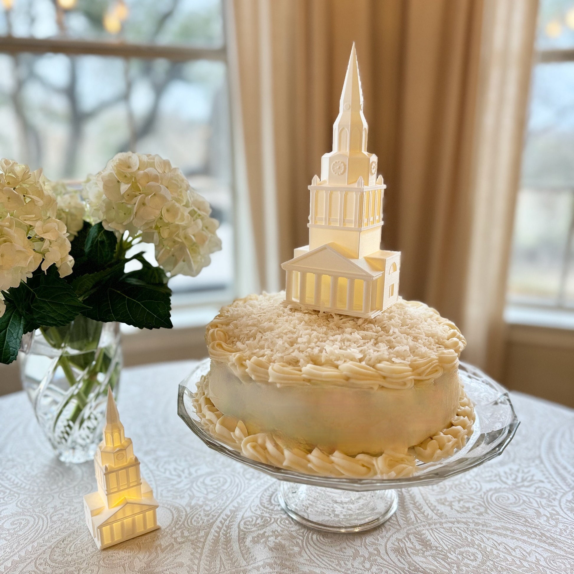 The Wake Forest cake topper, designed as a replica of Wait Chapel.